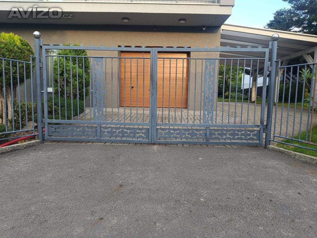 Foto inzerátu Dvoukřídlá brána