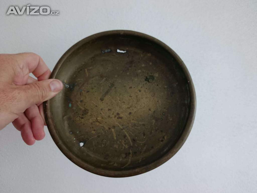 Foto inzerátu Starožitné litinové váhy 5 kg + 3 misky
