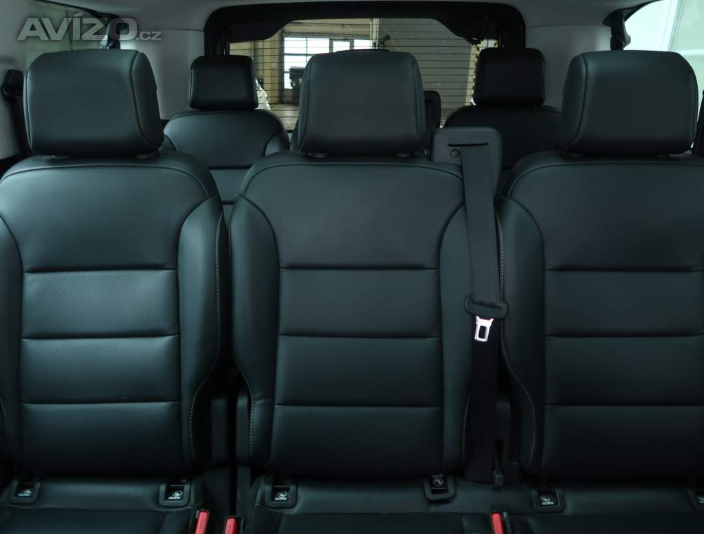 Foto inzerátu Peugeot Traveller 2.0 BlueHDi