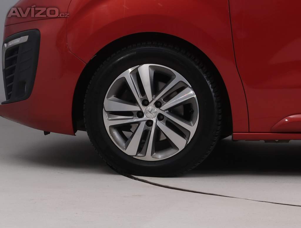 Foto inzerátu Peugeot Traveller 2.0 BlueHDi