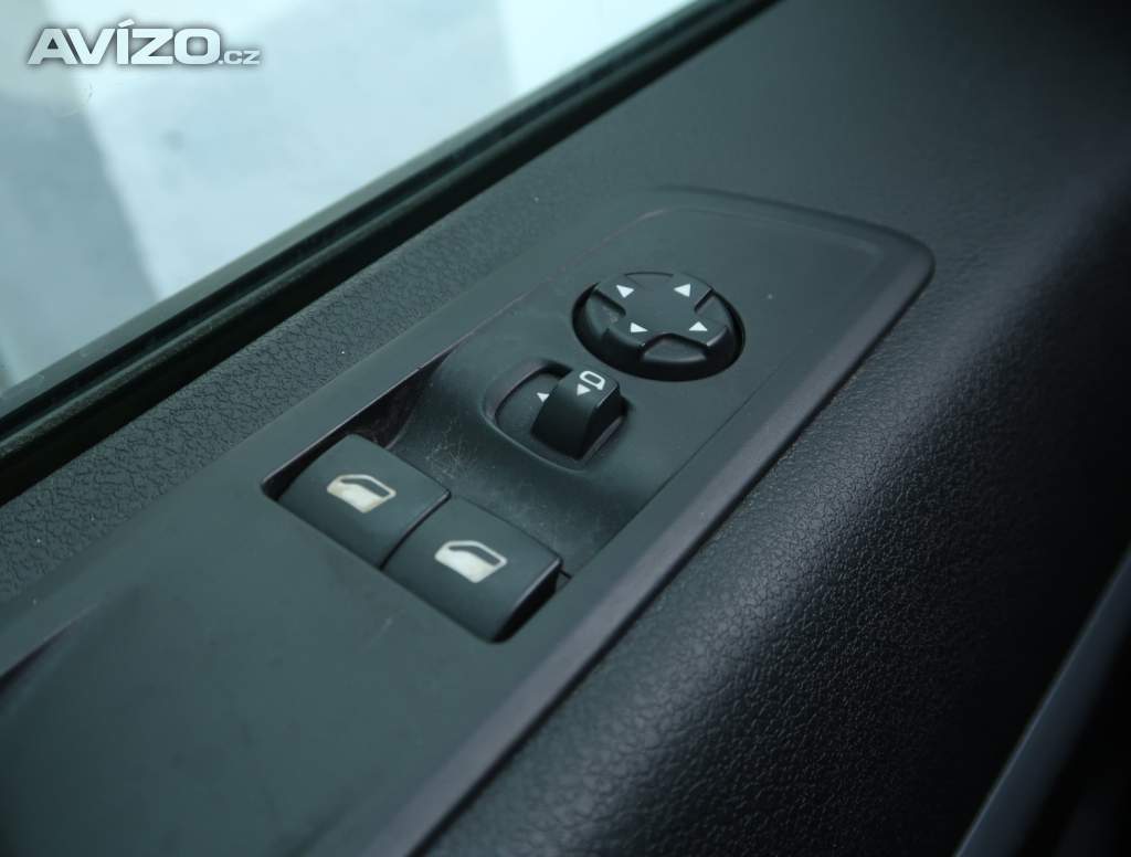 Foto inzerátu Peugeot Traveller 2.0 BlueHDi