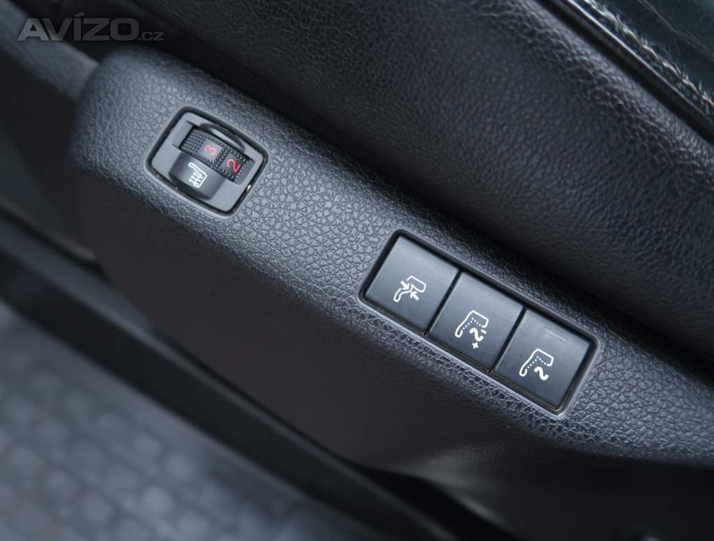 Foto inzerátu Peugeot Traveller 2.0 BlueHDi