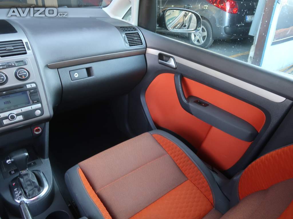 Foto inzerátu Volkswagen Touran 2.0 TDI