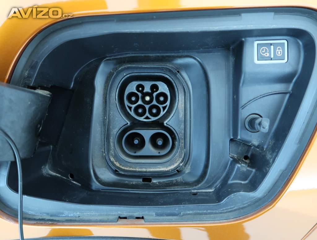 Foto inzerátu Peugeot e-2008 50 kWh