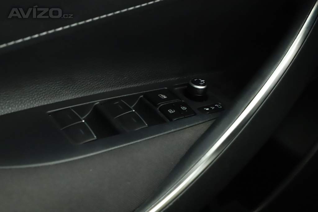 Foto inzerátu Toyota Corolla 2.0 Hybrid