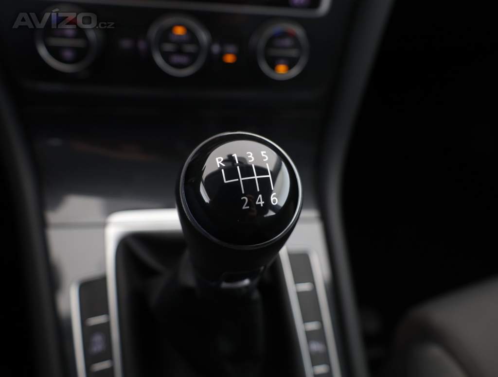 Foto inzerátu Volkswagen Golf 1.5 TSI