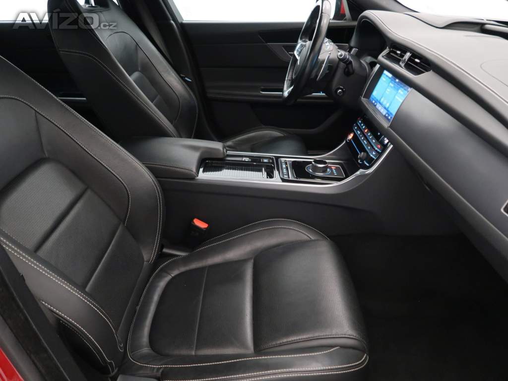 Foto inzerátu Jaguar XF 20d AWD