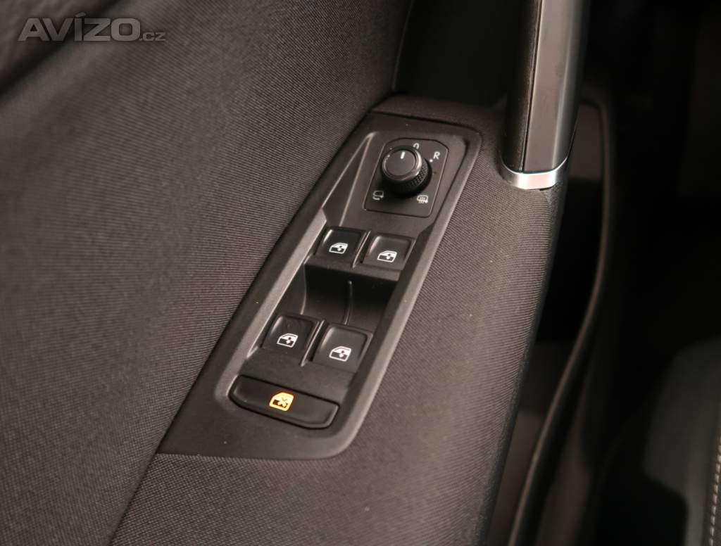 Foto inzerátu Volkswagen Touran 2.0 TDI