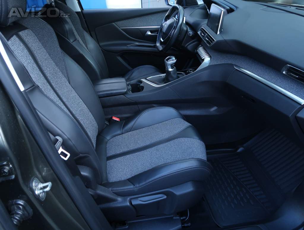 Foto inzerátu Peugeot 5008 PureTech 130