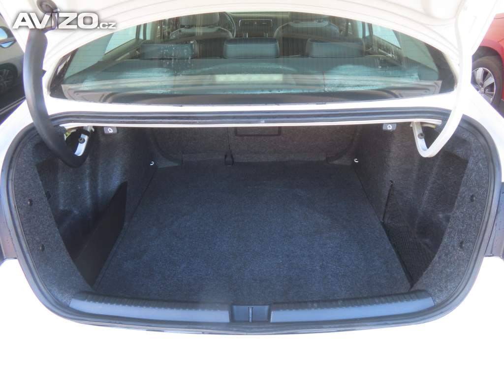 Foto inzerátu Volkswagen Jetta 1.6 TDI