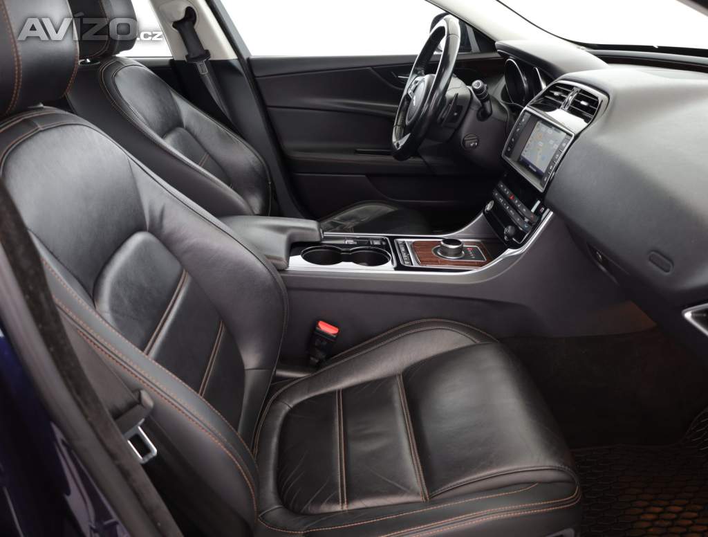 Foto inzerátu Jaguar XE 20d