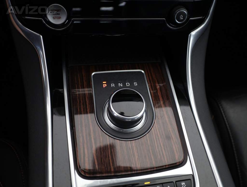 Foto inzerátu Jaguar XE 20d