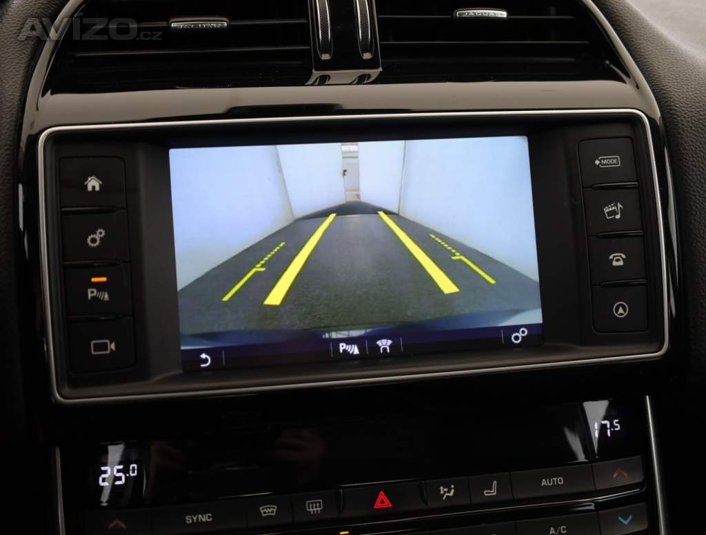 Foto inzerátu Jaguar XE 20d