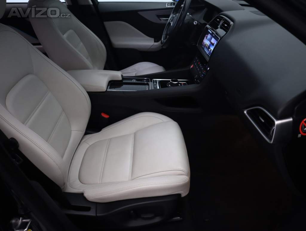 Foto inzerátu Jaguar F-Pace 20d AWD
