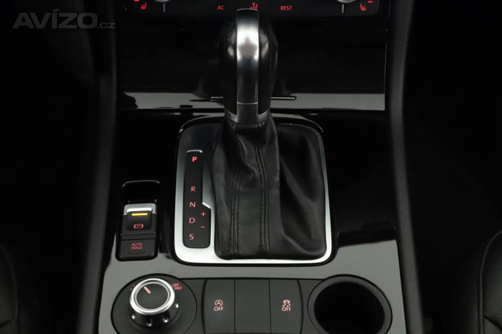 Foto inzerátu Volkswagen Touareg 3.0 TDI