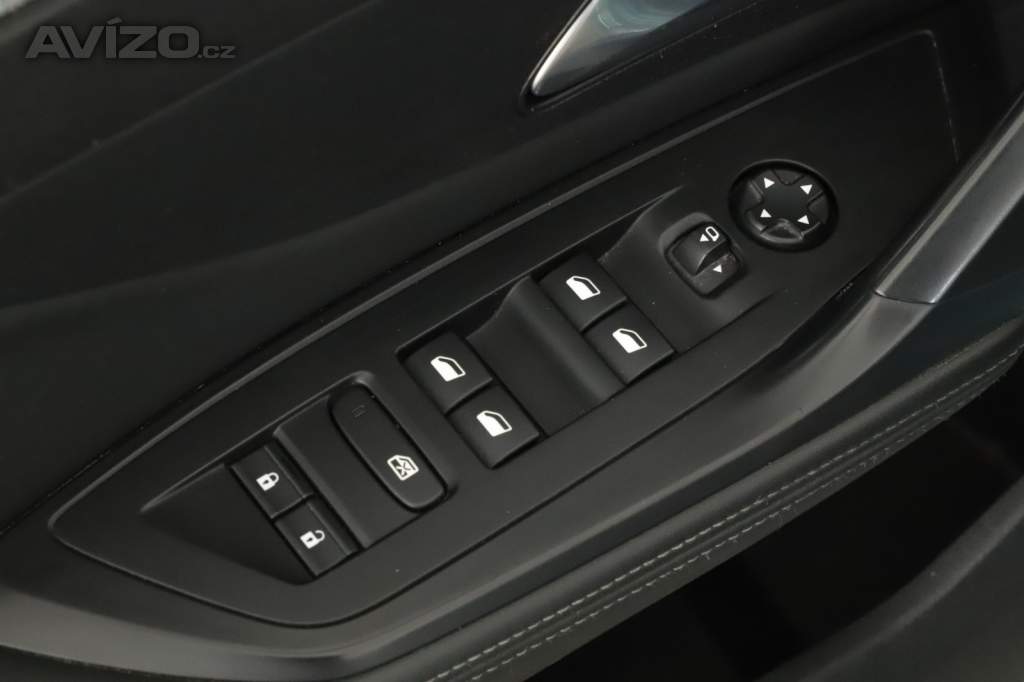 Foto inzerátu Peugeot 308 Hybrid 180