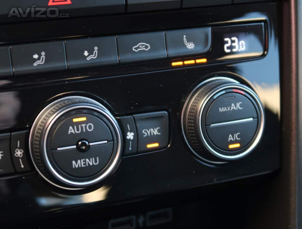 Foto inzerátu Volkswagen T-Roc 1.6 TDI