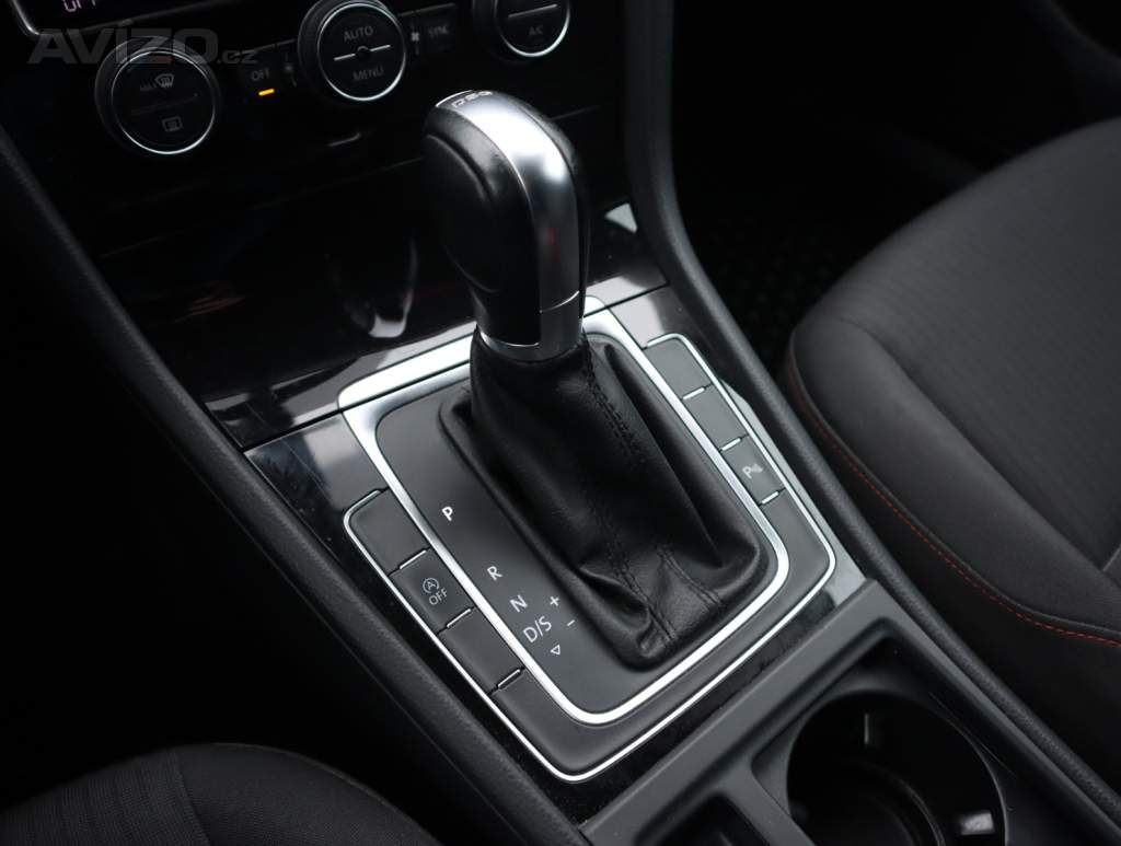 Foto inzerátu Volkswagen Golf 1.6 TDI