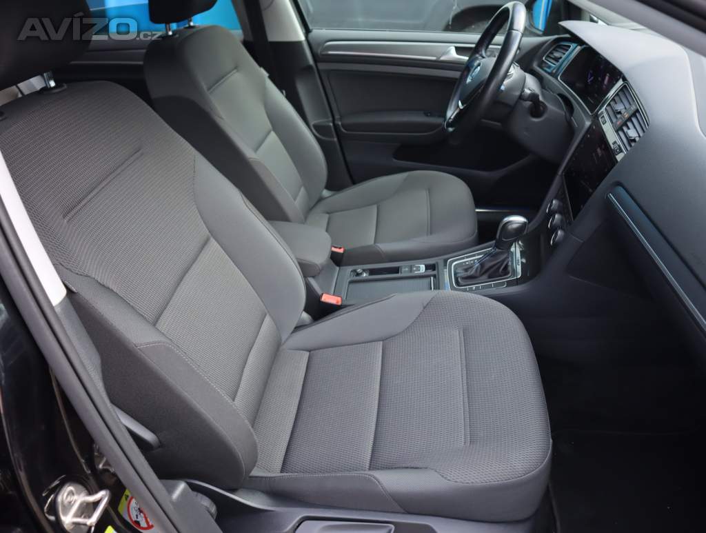 Foto inzerátu Volkswagen e-Golf 32 kWh - 37 Ah