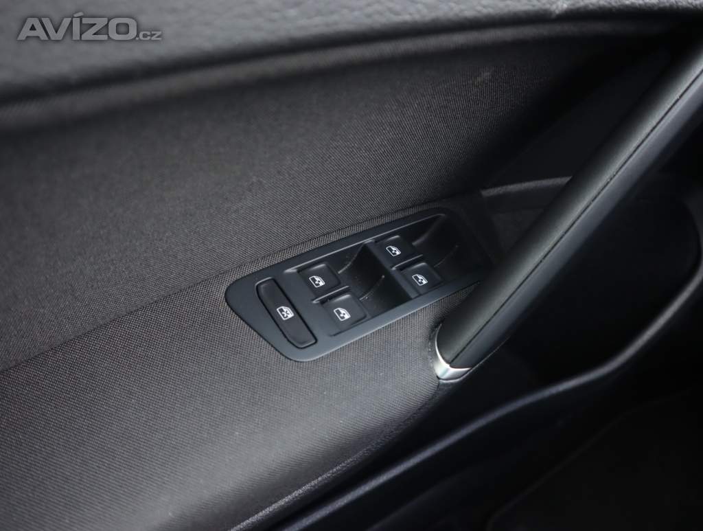 Foto inzerátu Volkswagen e-Golf 32 kWh - 37 Ah