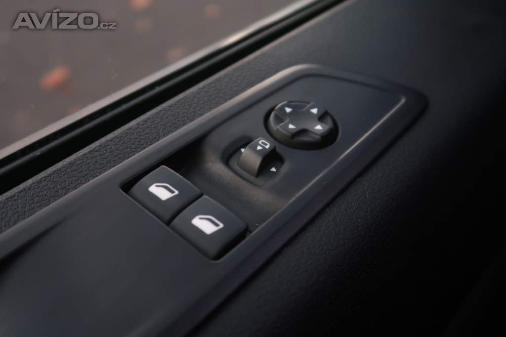 Foto inzerátu Peugeot Traveller 2.0 BlueHDi