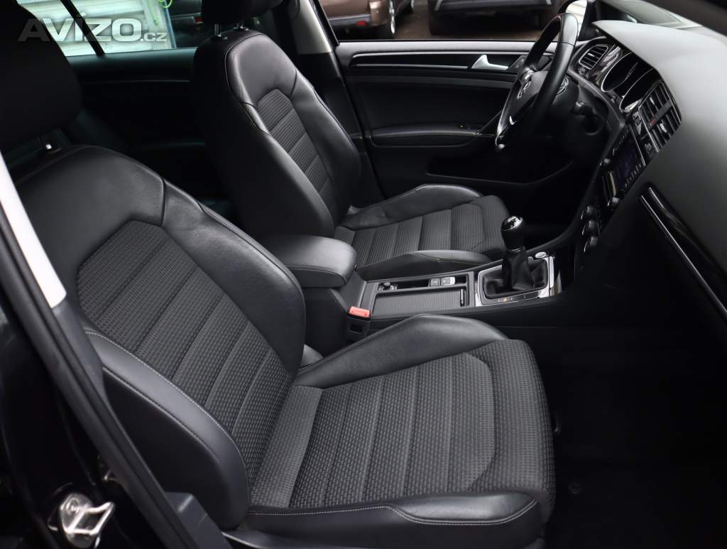 Foto inzerátu Volkswagen Golf 2.0 TDI