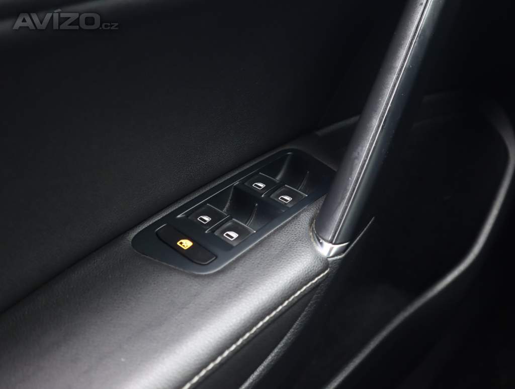 Foto inzerátu Volkswagen Golf 2.0 TDI