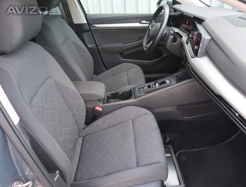 Foto inzerátu Volkswagen Golf 1.0 eTSI