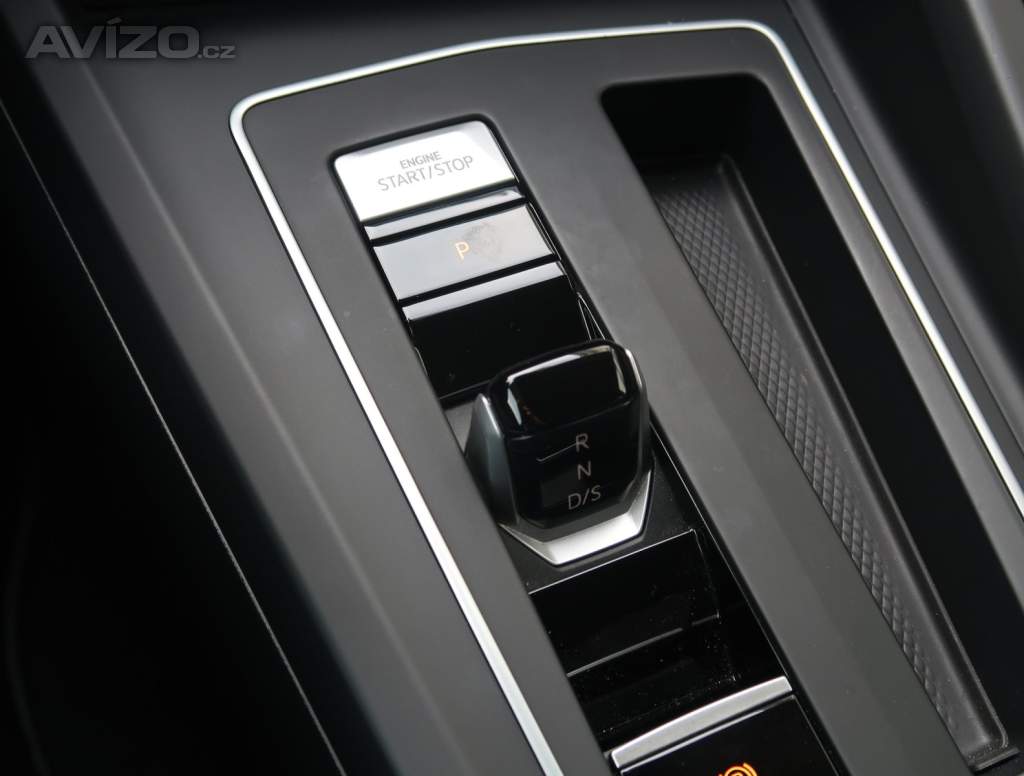 Foto inzerátu Volkswagen Golf 1.0 eTSI