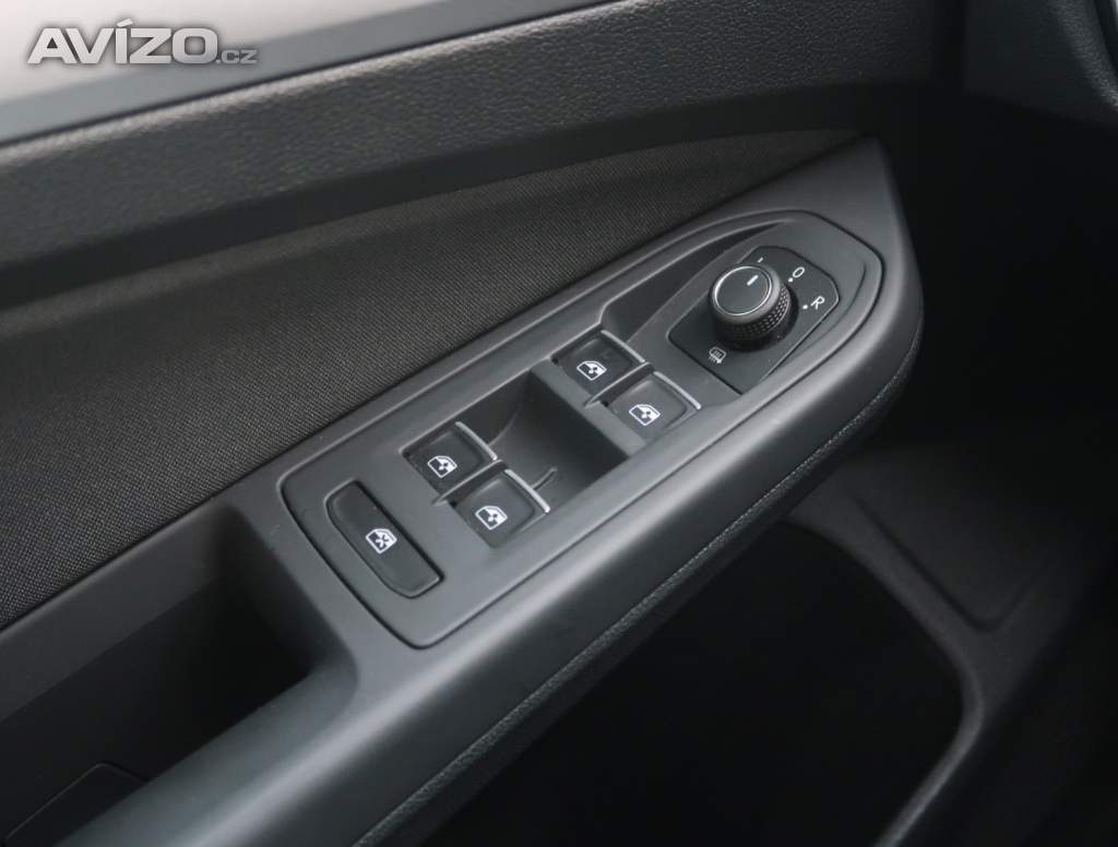 Foto inzerátu Volkswagen Golf 1.0 eTSI