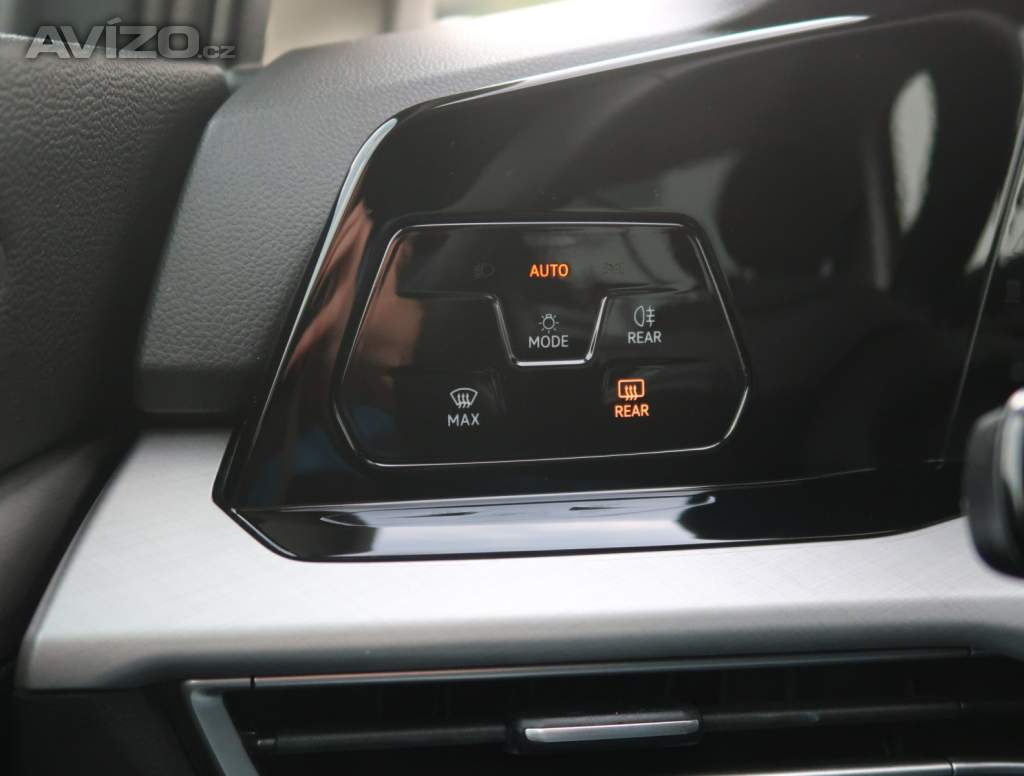 Foto inzerátu Volkswagen Golf 1.0 eTSI