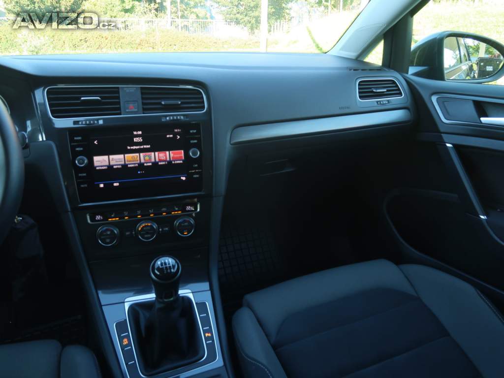 Foto inzerátu Volkswagen Golf 1.0 TSI