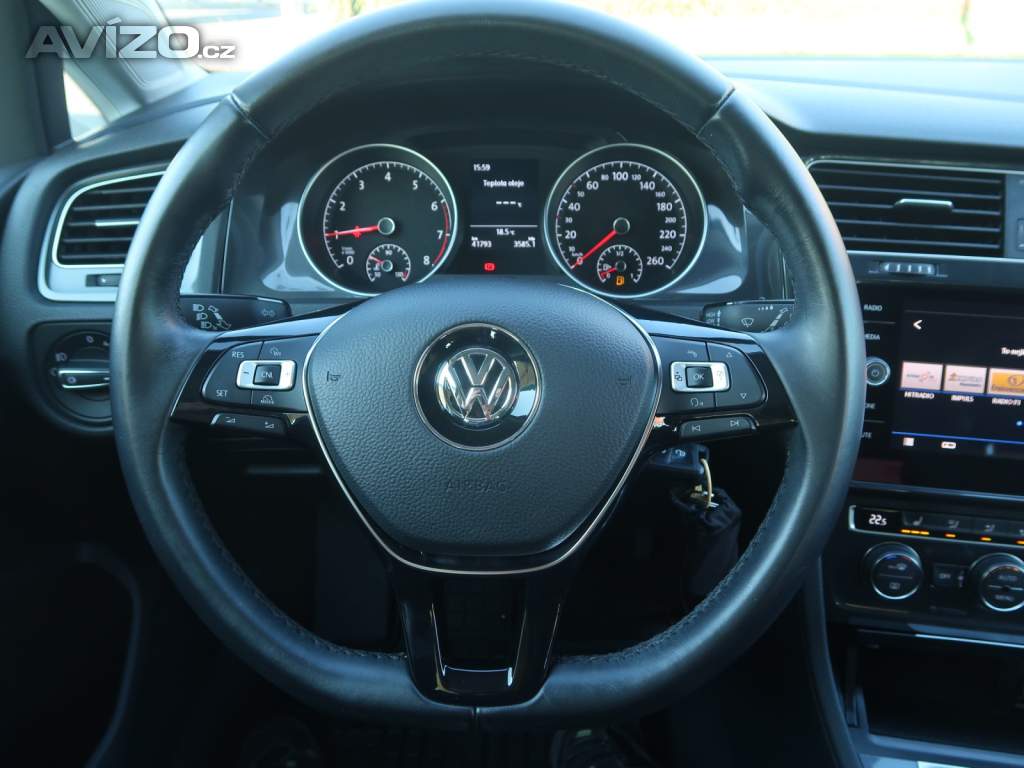 Foto inzerátu Volkswagen Golf 1.0 TSI