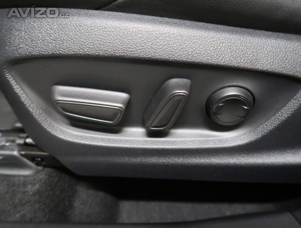 Foto inzerátu Toyota C-HR 2.0 Hybrid