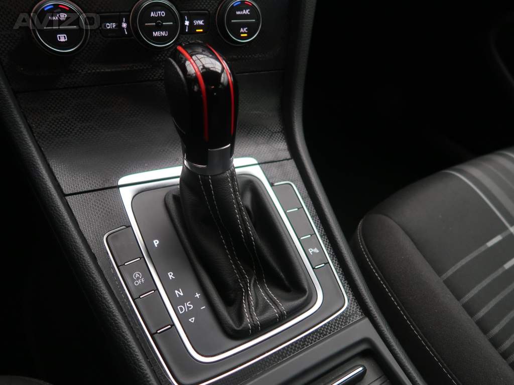 Foto inzerátu Volkswagen Golf 2.0 TDI