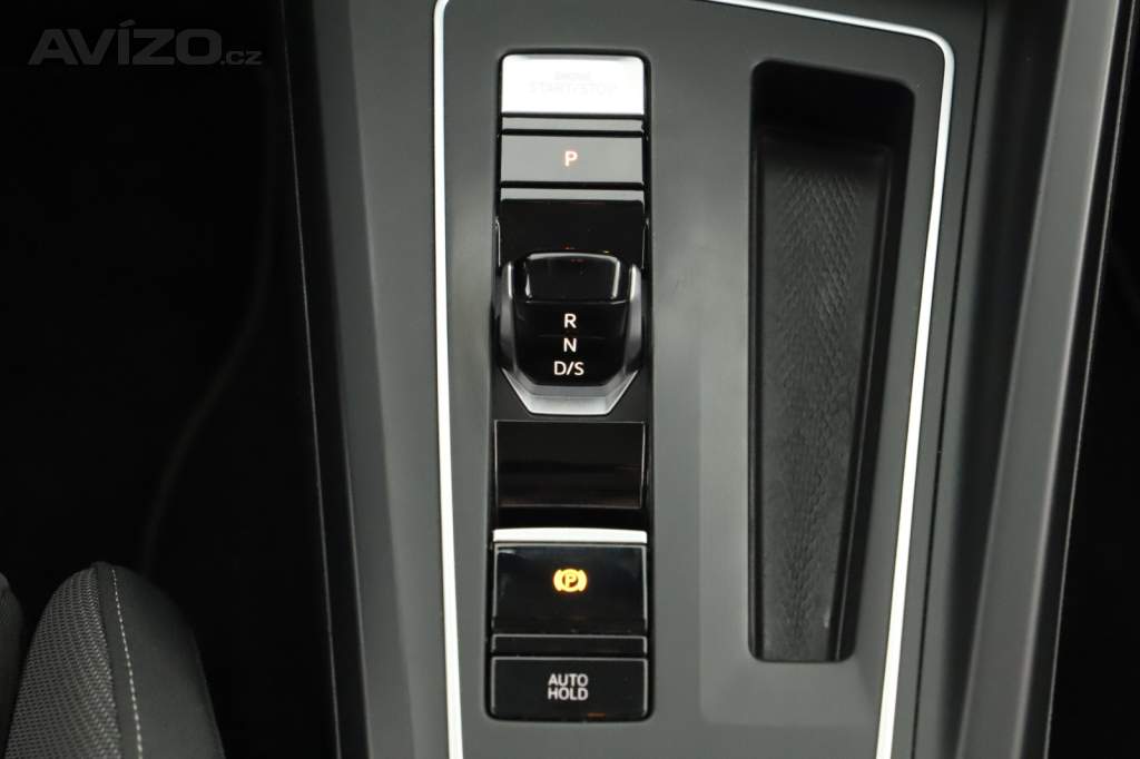 Foto inzerátu Volkswagen Golf 1.5 eTSI