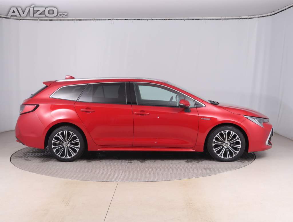 Foto inzerátu Toyota Corolla 1.8 Hybrid