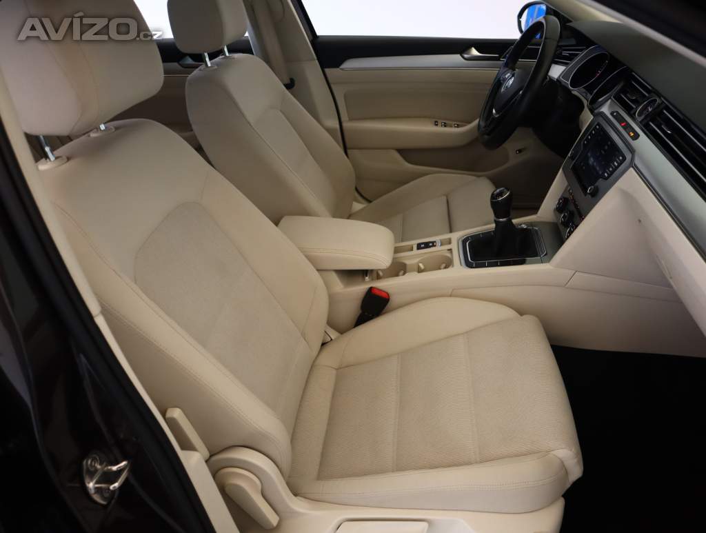 Foto inzerátu Volkswagen Passat 1.6 TDI