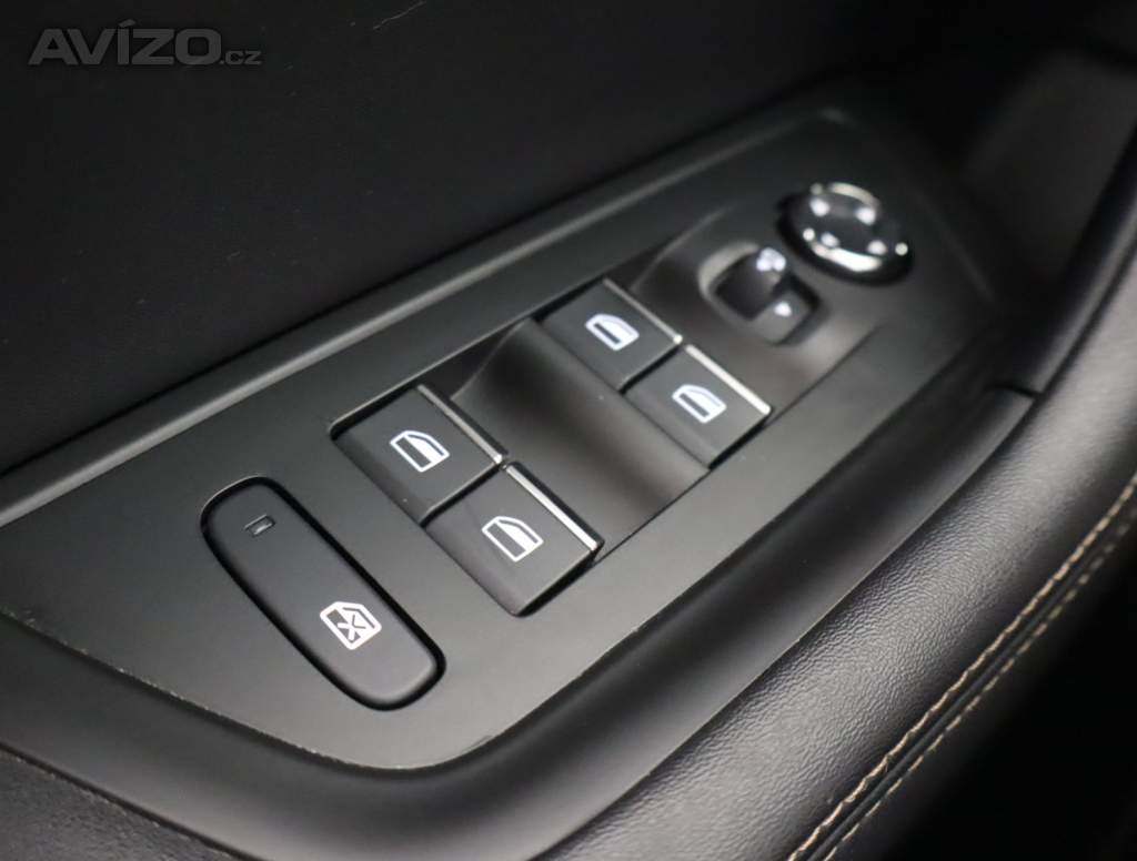 Foto inzerátu Peugeot 508 Hybrid 225