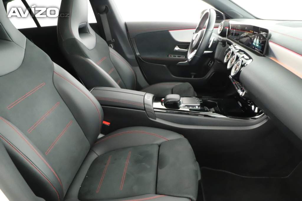 Foto inzerátu Mercedes-Benz CLA 220 d 4MATIC