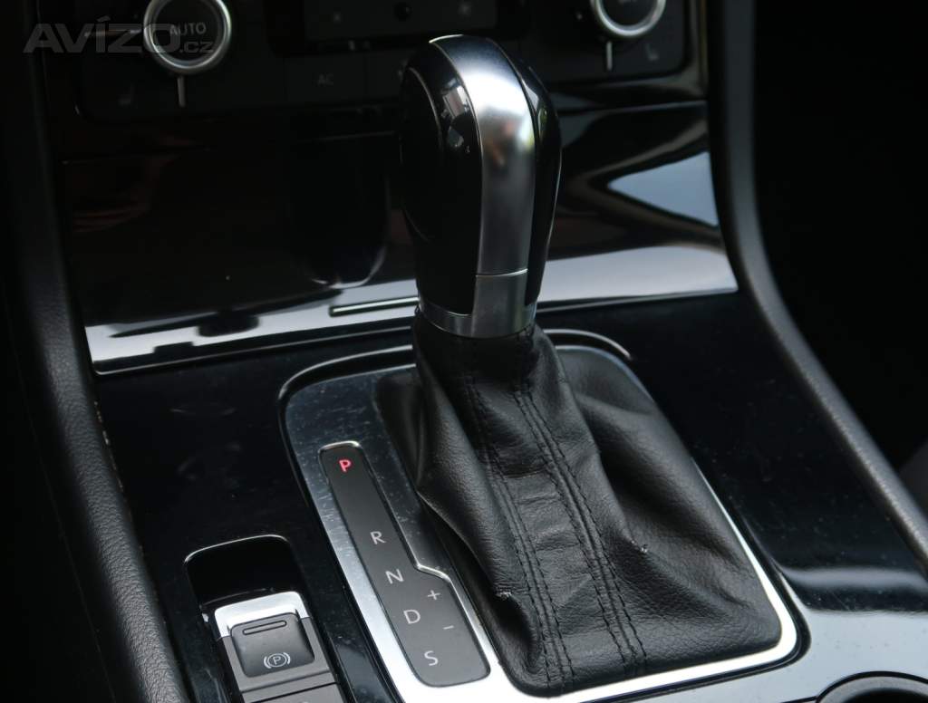 Foto inzerátu Volkswagen Touareg 3.0 TDI