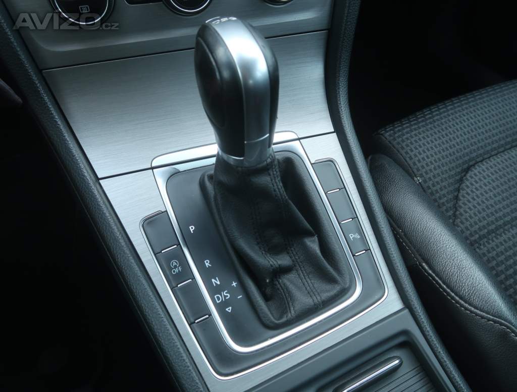 Foto inzerátu Volkswagen Golf 2.0 TDI