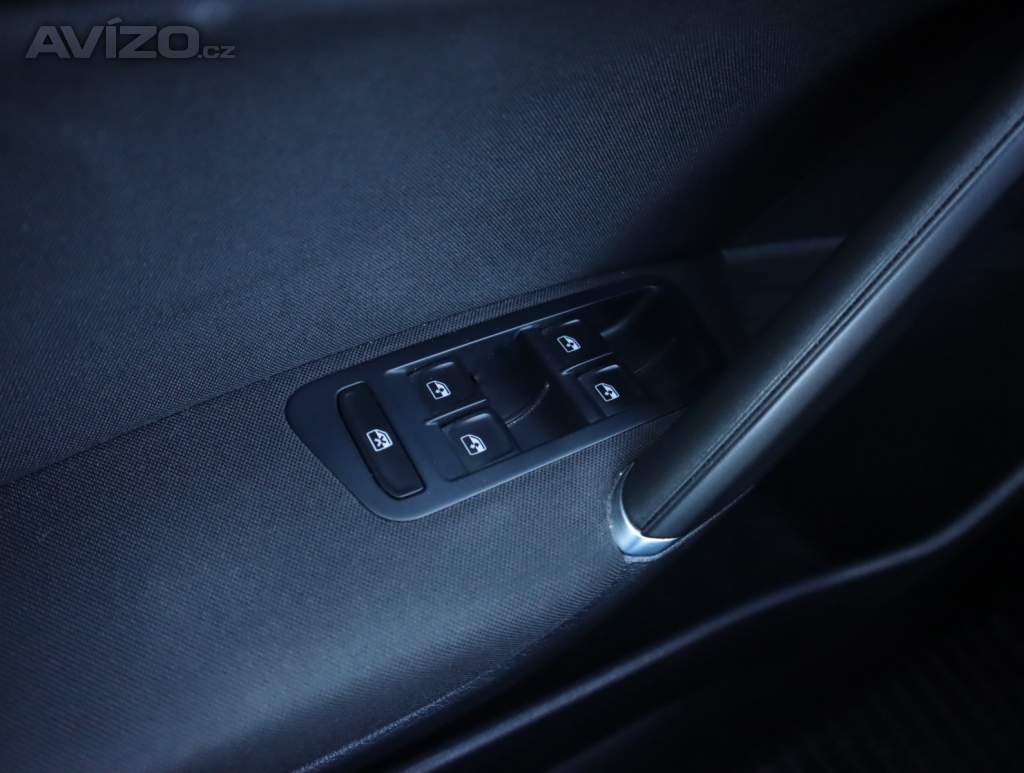 Foto inzerátu Volkswagen Golf 1.6 TDI