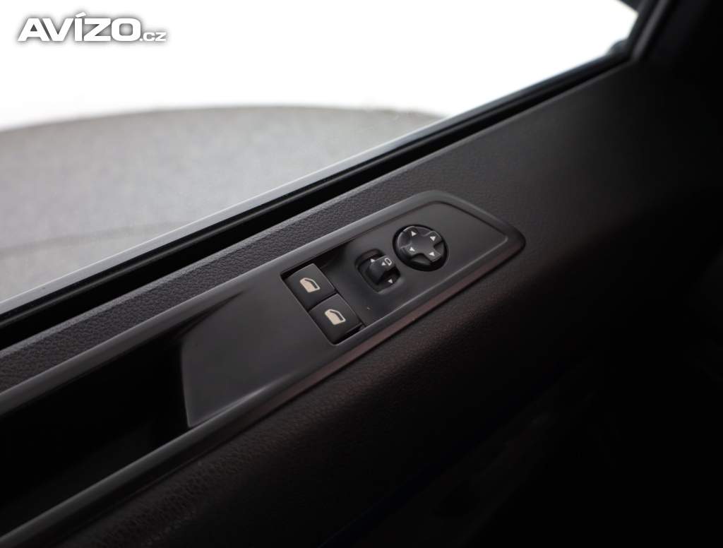 Foto inzerátu Peugeot Traveller 2.0 BlueHDi