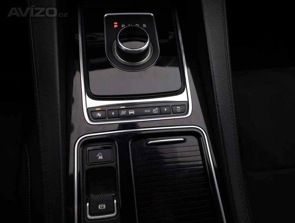 Foto inzerátu Jaguar F-Pace 30d AWD