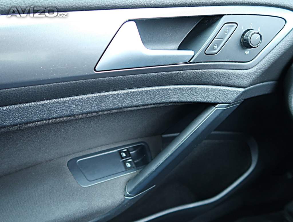 Foto inzerátu Volkswagen Golf 1.2 TSI