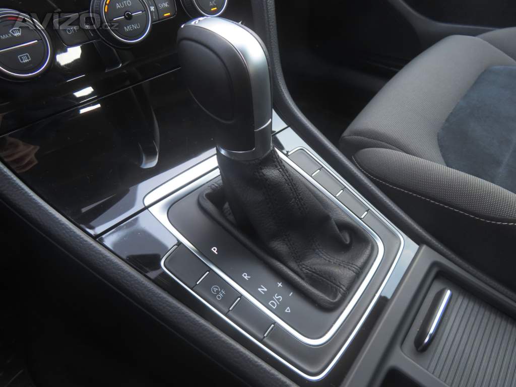 Foto inzerátu Volkswagen Golf 1.6 TDI