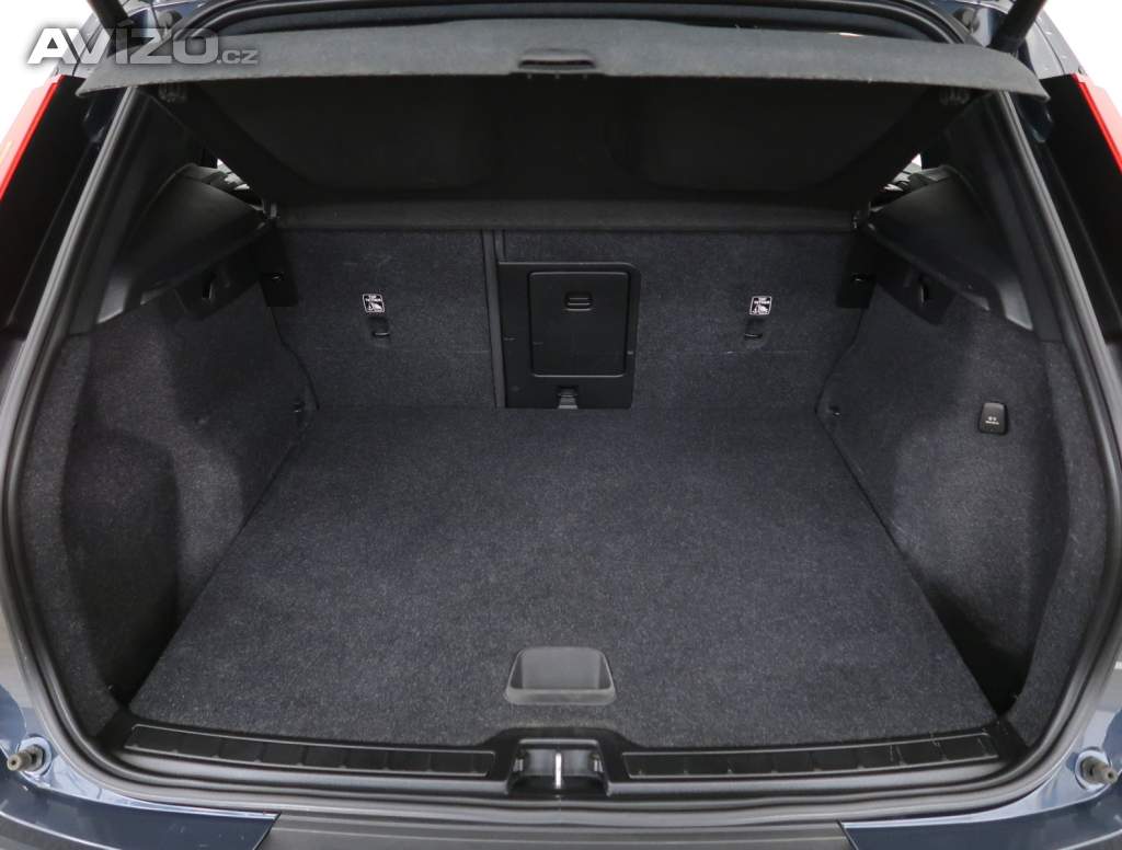 Foto inzerátu Volvo XC40 B4