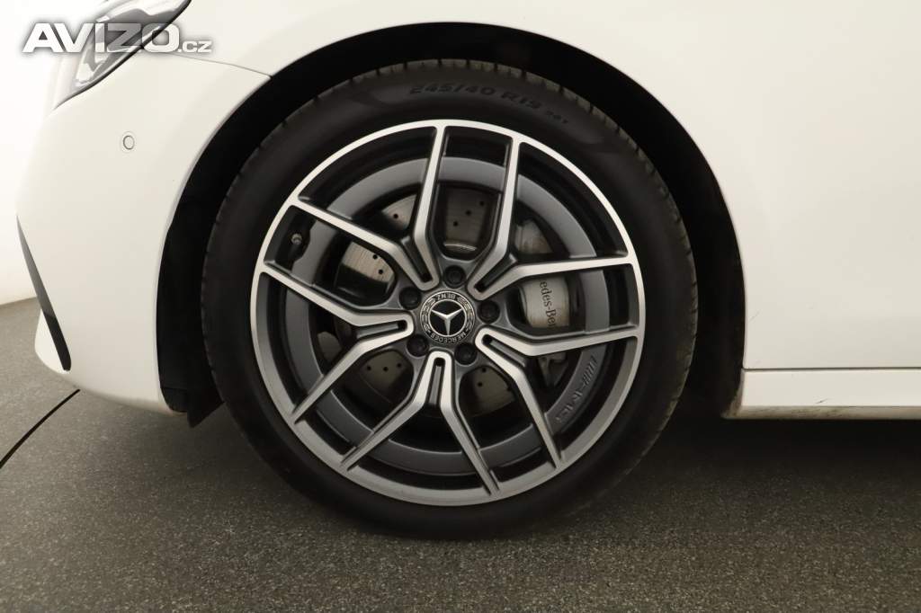 Foto inzerátu Mercedes-Benz Třídy E E 200 4MATIC