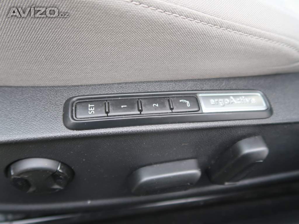 Foto inzerátu Volkswagen Golf 1.5 eTSI